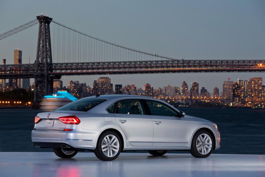  Volkswagen Passat V6 2016 года  (фото 12 из 30)